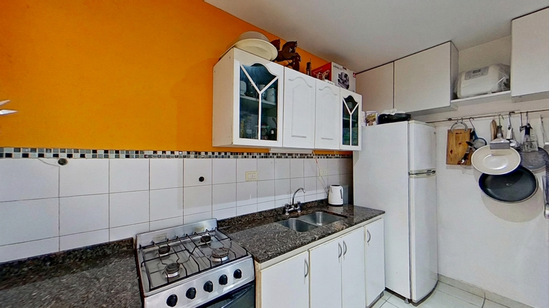 COCINA CON VISTA A LA HELADERA.jpeg
