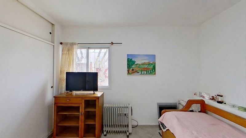 DORMITORIO PRINCIPAL CON VENTANA DE FRENTE.jpeg