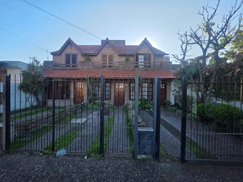 Casa en venta · Castelar, Morón, GBA Oeste, Provincia de Buenos Aires
