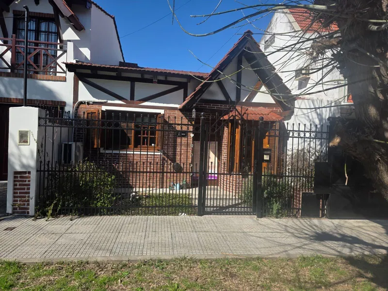 Casa en venta · Castelar, Morón, GBA Oeste, Provincia de Buenos Aires