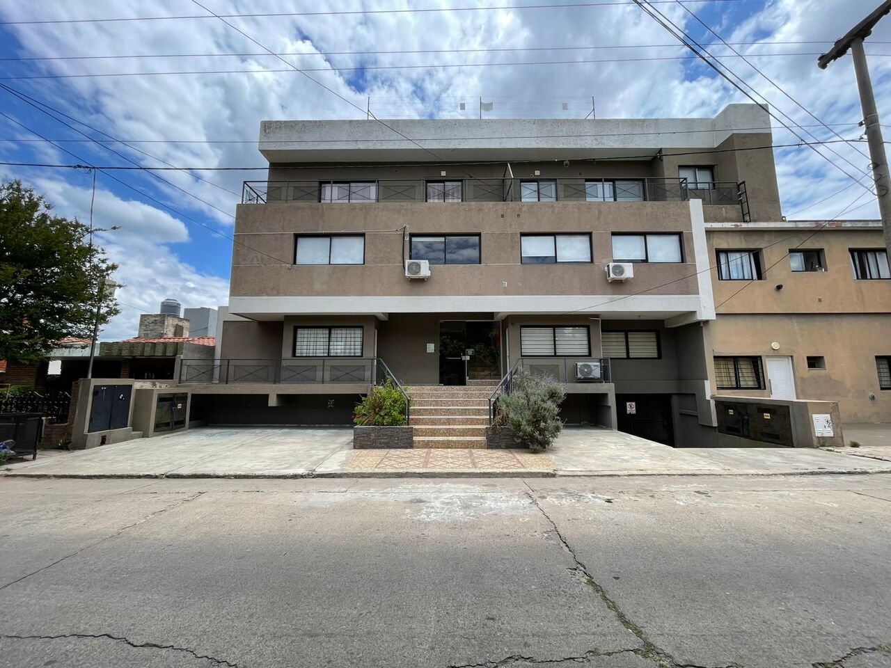 VENDO DEPARTAMENTO 1 DORMITORIO + PILETA - CARLOS PAZ EN BARRIO RESIDENCIAL
