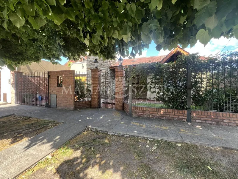 Casa en venta · Castelar, Morón, GBA Oeste, Provincia de Buenos Aires