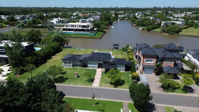 Casa en venta · San Benito, Tigre, GBA Norte, Provincia de Buenos Aires Casa en venta · San Benito, Tigre, GBA Norte, Provincia de Buenos Aires