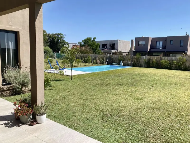 Casa en venta · Santa Lucía, Pilar Del Este, Pilar, GBA Norte, Provincia de Buenos Aires Casa en venta · Santa Lucía, Pilar Del Este, Pilar, GBA Norte, Provincia de Buenos Aires
