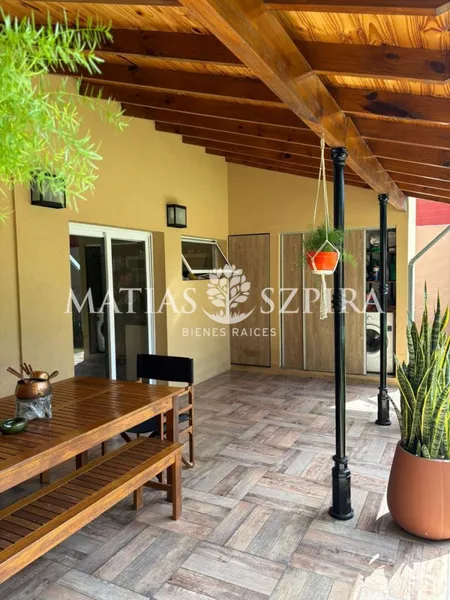 Casa en venta · Castelar, Morón, GBA Oeste, Provincia de Buenos Aires