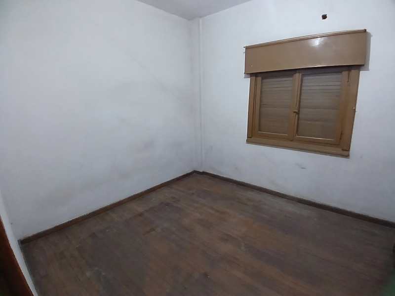 dormitorio limpio sin muebles.png