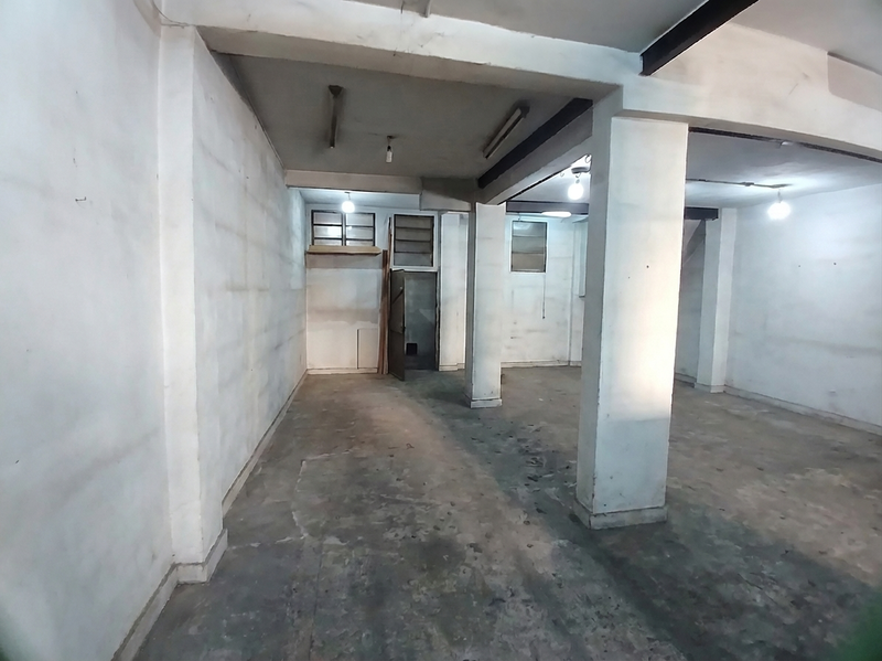ferreteria vacia 3 sin muebles.png