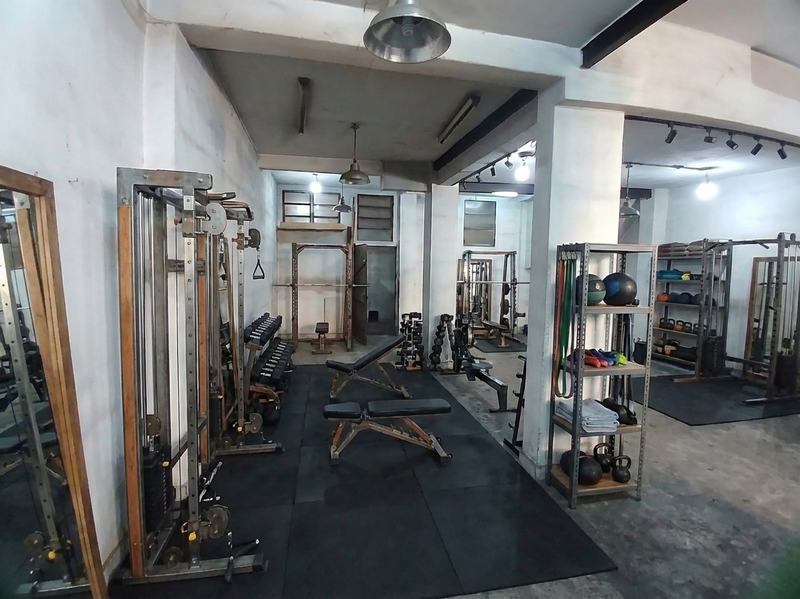 ferreteria vacia 3 sin muebles GYM.png