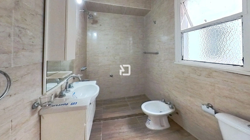 Av-Almirante-Brown-1127-Bathroom.jpg