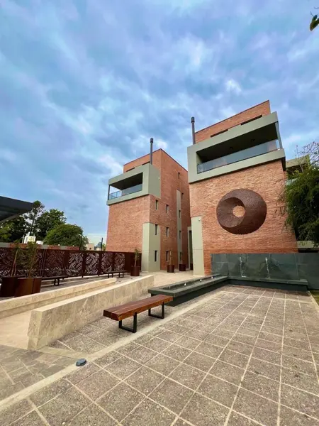 2038058026_exterior.jpg