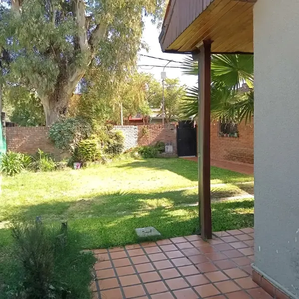 Lateral + Jardin delantero.webp