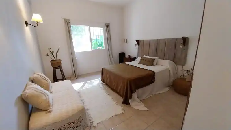 dormitorio huespedes renovado otra vista.jpeg
