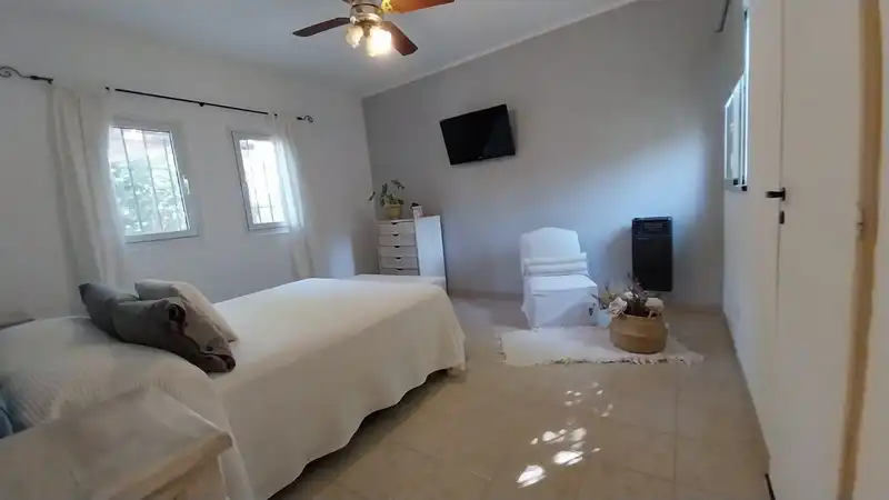 dormitorio principal renovado otra vista.jpeg