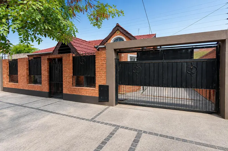 Casa en venta · Ituzaingó Norte, Ituzaingó, GBA Oeste, Provincia de Buenos Aires Casa en venta · Ituzaingó Norte, Ituzaingó, GBA Oeste, Provincia de Buenos Aires