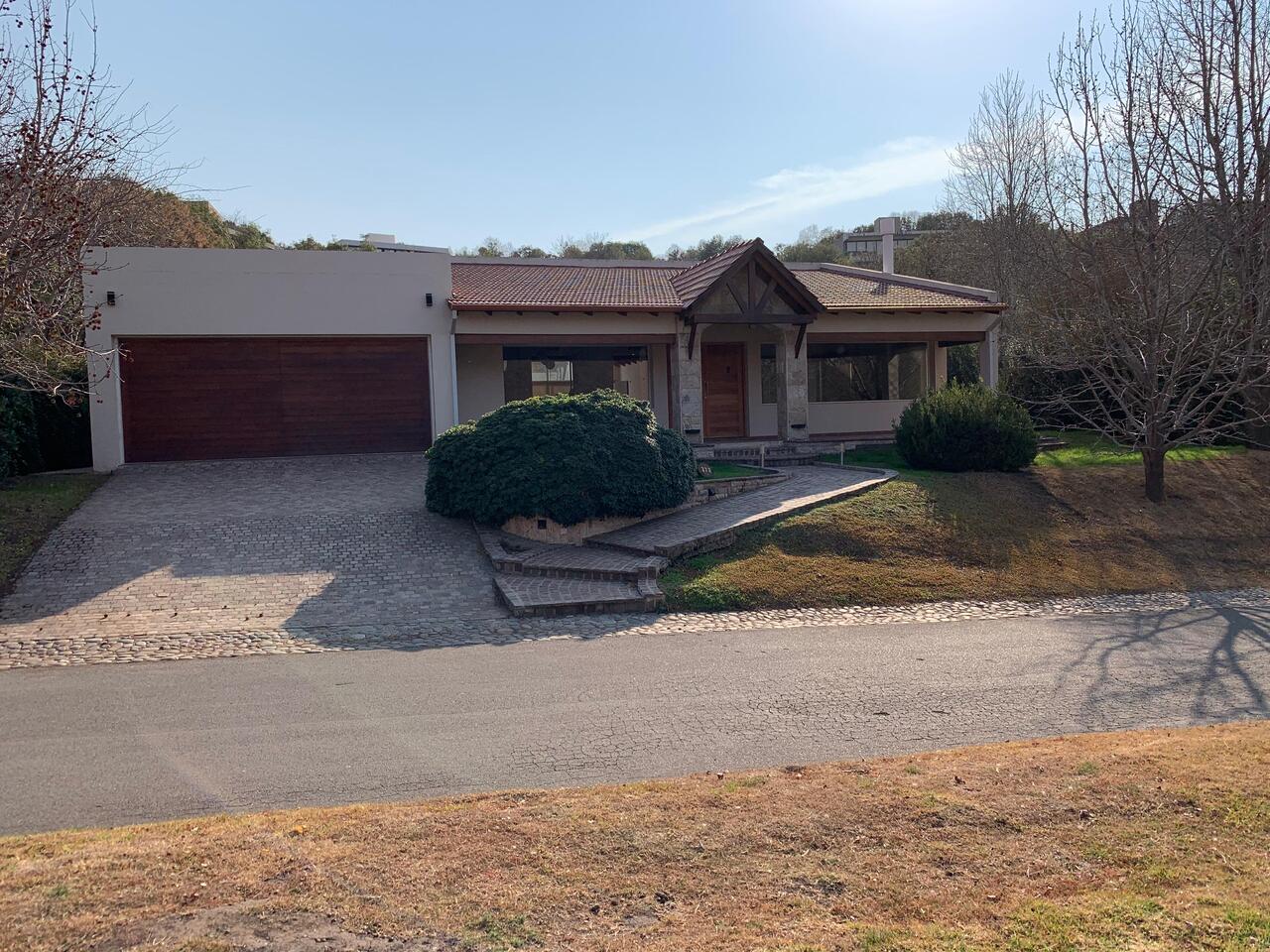 Venta Casa Categoria Premium Country Estancia Q2 5 Dormitorios desarrollada en una planta 