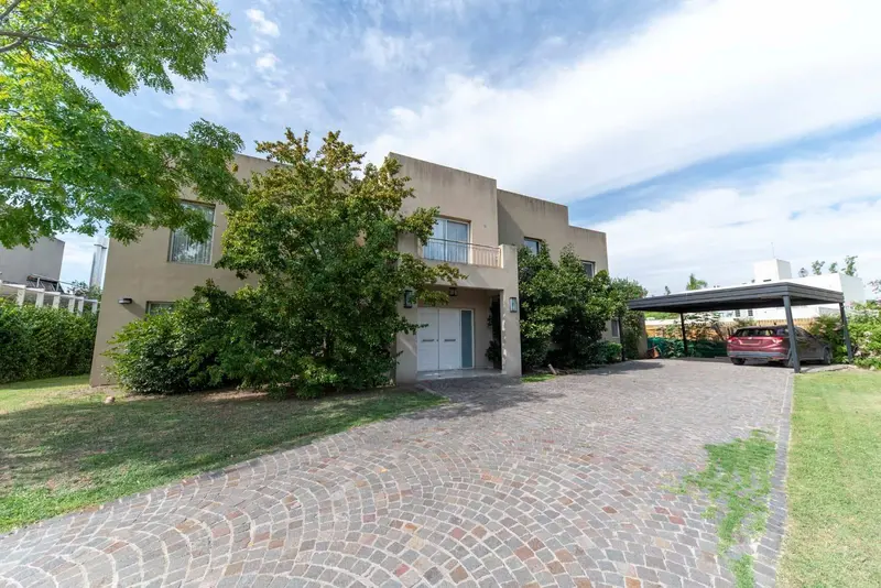 Casa en venta · Buenos Aires Village, San Miguel, GBA Norte, Provincia de Buenos Aires