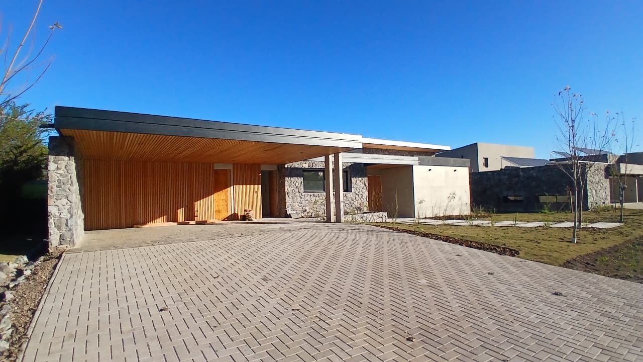 Casa en venta - 4 dormitorios - Estancia El Terron, Mendiolaza