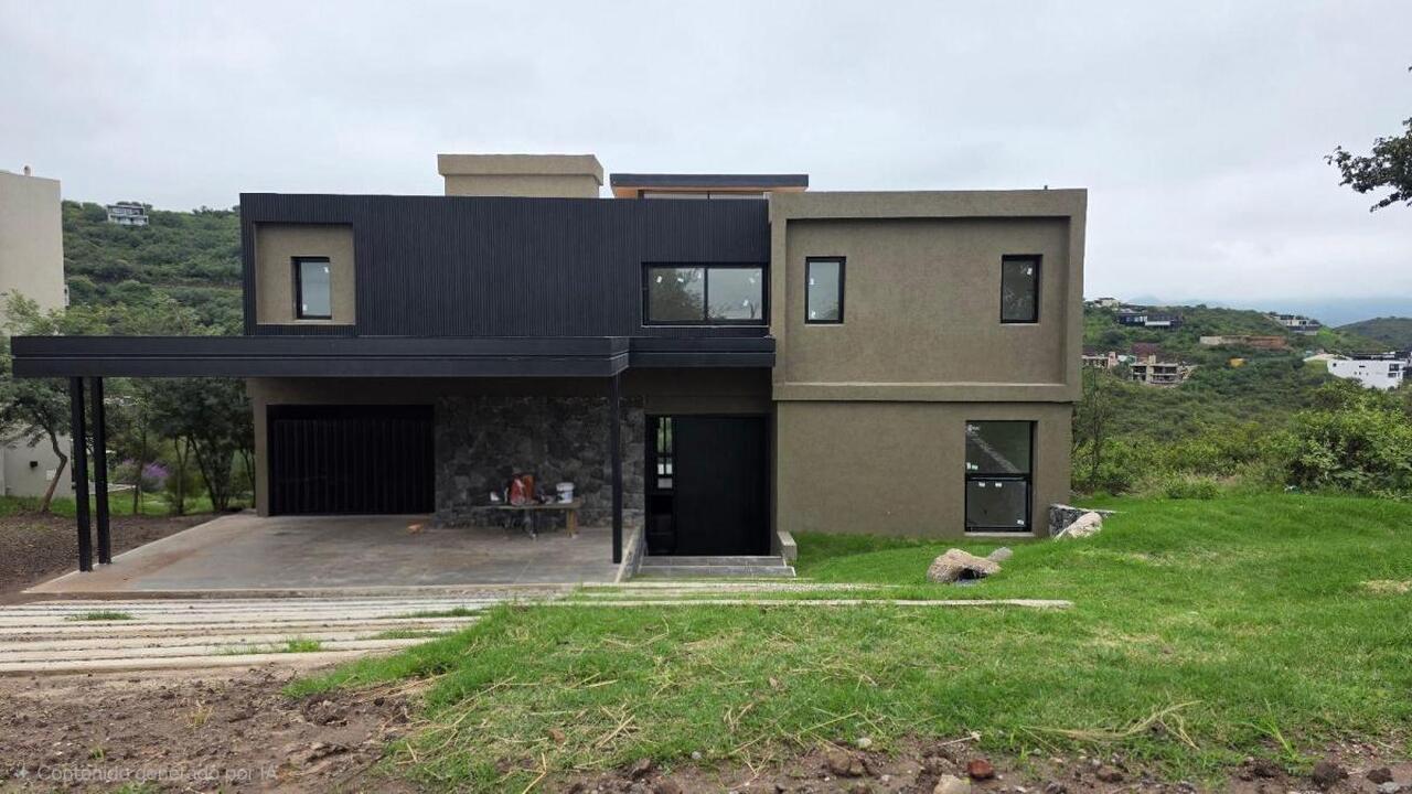 Casa en venta - 3 Dormitorios - La Deseada, Calera