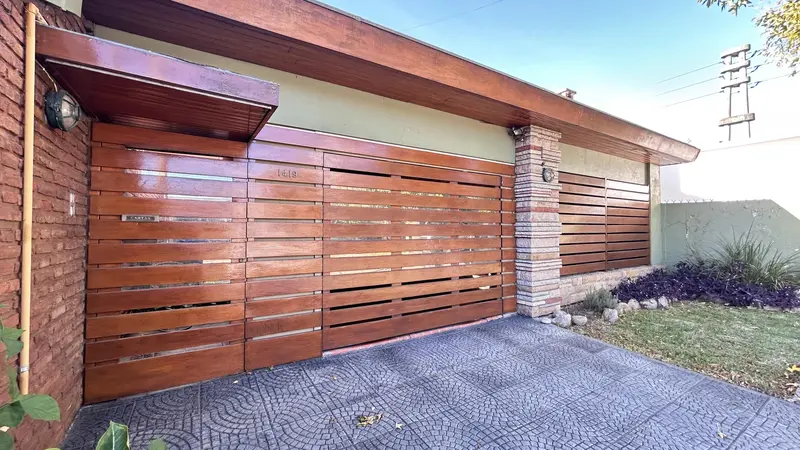Casa en venta · Castelar, Morón, GBA Oeste, Provincia de Buenos Aires Casa en venta · Castelar, Morón, GBA Oeste, Provincia de Buenos Aires
