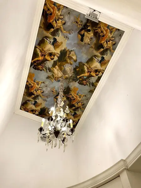 2038140915.jpg