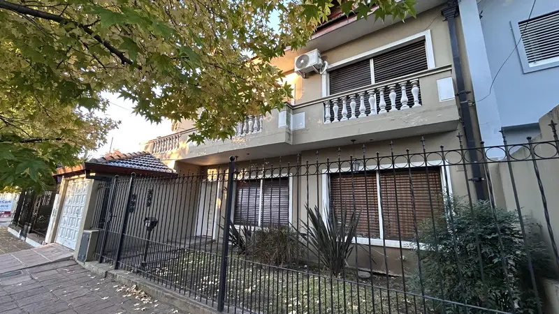 Casa en venta · Castelar, Morón, GBA Oeste, Provincia de Buenos Aires