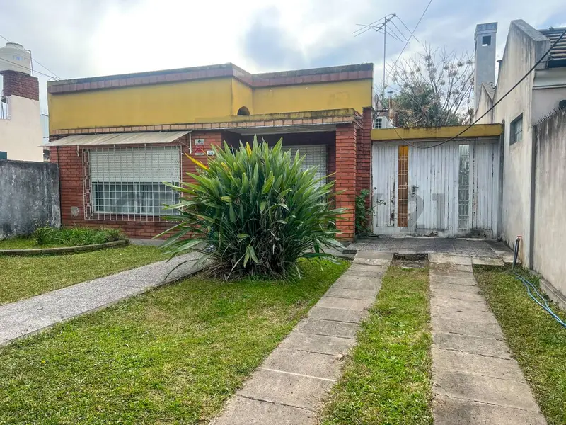 Casa en venta · Castelar, Morón, GBA Oeste, Provincia de Buenos Aires