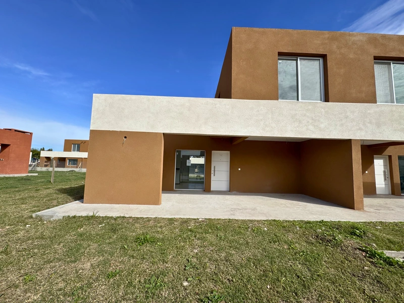 Casa en venta · Casas del Este, Pilar Del Este, Pilar, GBA Norte, Provincia de Buenos Aires Casa en venta · Casas del Este, Pilar Del Este, Pilar, GBA Norte, Provincia de Buenos Aires