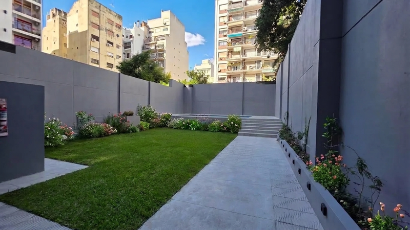 Pileta y jardin.jpeg