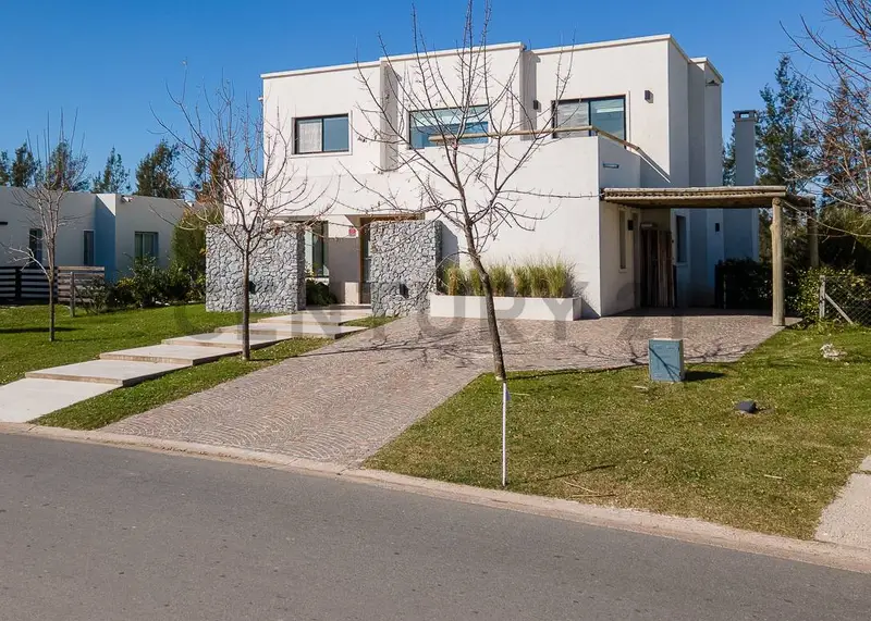Casa en venta · El Cazador, Escobar, GBA Norte, Provincia de Buenos Aires Casa en venta · El Cazador, Escobar, GBA Norte, Provincia de Buenos Aires