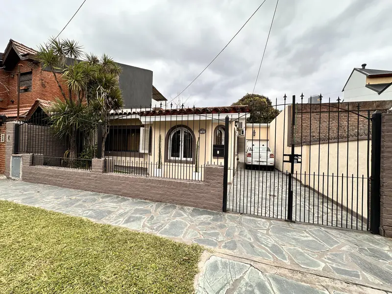 Casa en venta · Castelar, Morón, GBA Oeste, Provincia de Buenos Aires
