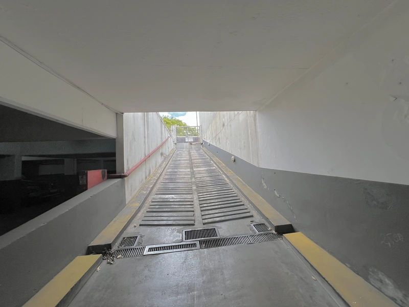 28 RAMPA ACCESO COCHERA.jpeg