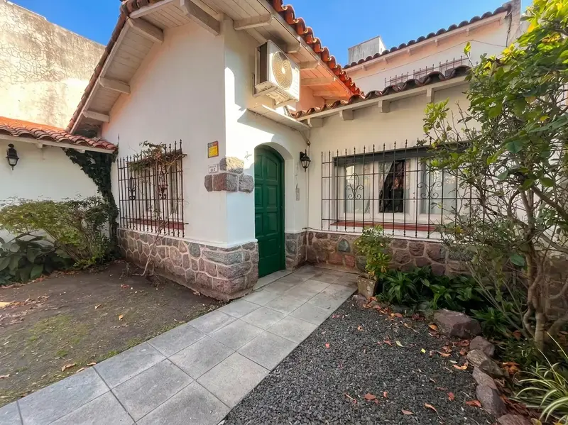Casa en venta · Castelar, Morón, GBA Oeste, Provincia de Buenos Aires