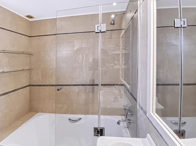 Main Bathroom 2-2.jpg