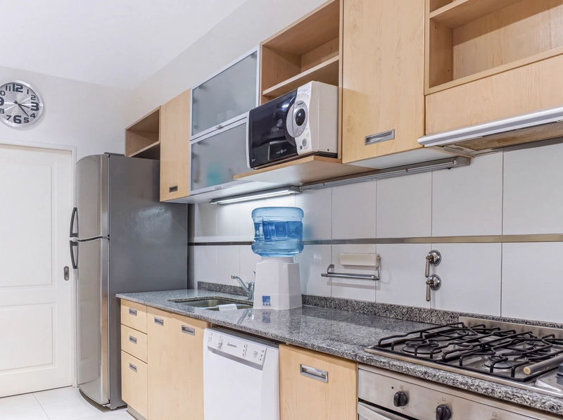 Kitchen 2-2.jpg