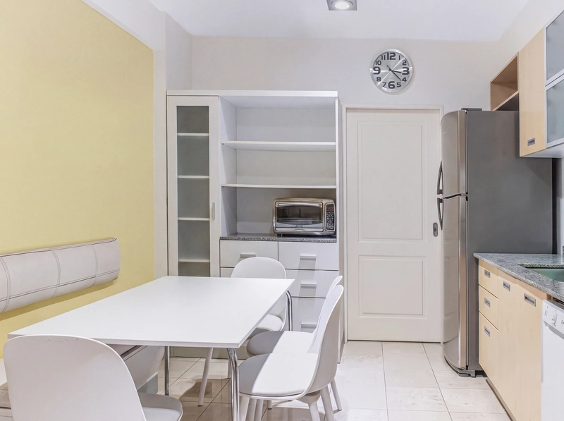 Kitchen 1-2.jpg