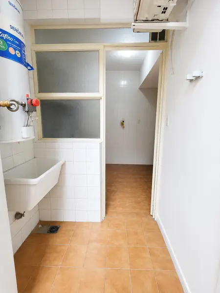 lavandero y entrada a cocina.png