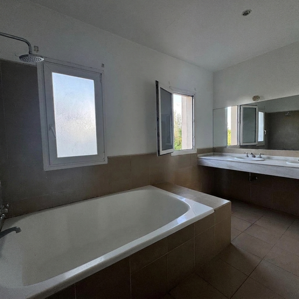 baño principal portales.jpeg