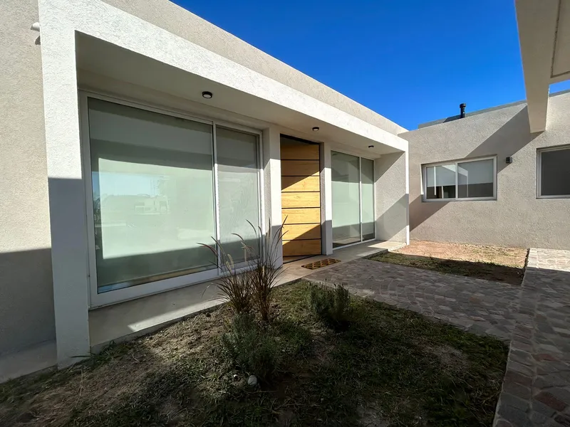 Casa en alquiler · San Sebastián, Escobar, GBA Norte, Provincia de Buenos Aires Casa en alquiler · San Sebastián, Escobar, GBA Norte, Provincia de Buenos Aires