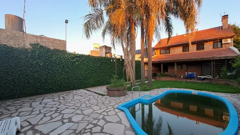 Casa en venta · Castelar, Morón, GBA Oeste, Provincia de Buenos Aires Casa en venta · Castelar, Morón, GBA Oeste, Provincia de Buenos Aires