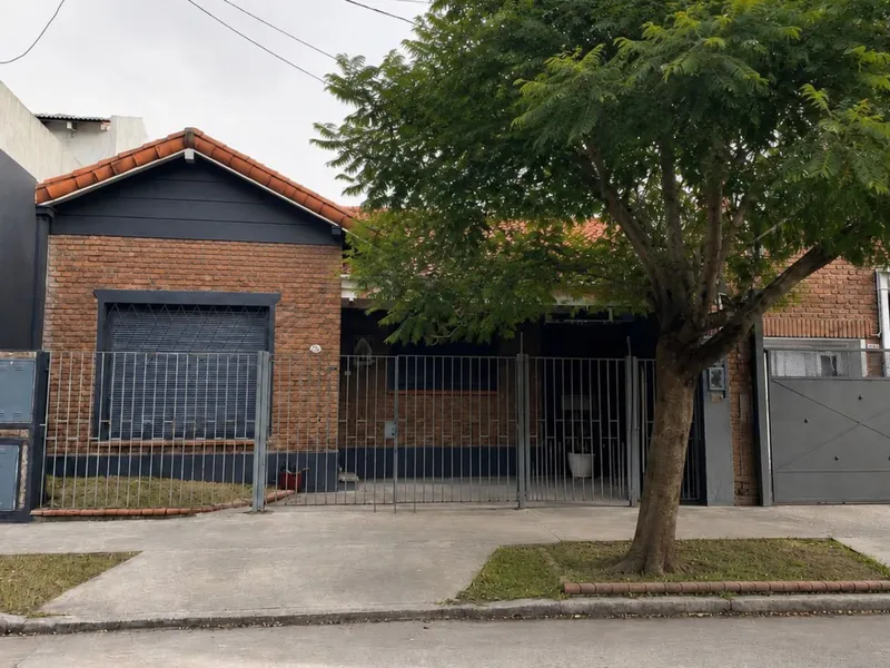 Casa en venta · Castelar, Morón, GBA Oeste, Provincia de Buenos Aires