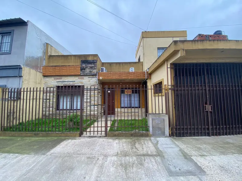 Casa en venta · Castelar, Morón, GBA Oeste, Provincia de Buenos Aires