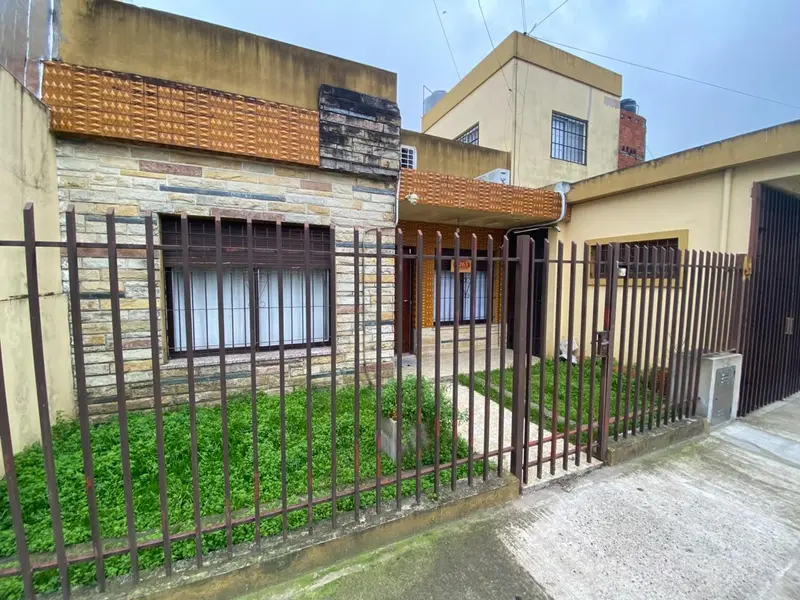 Casa en venta · Castelar, Morón, GBA Oeste, Provincia de Buenos Aires