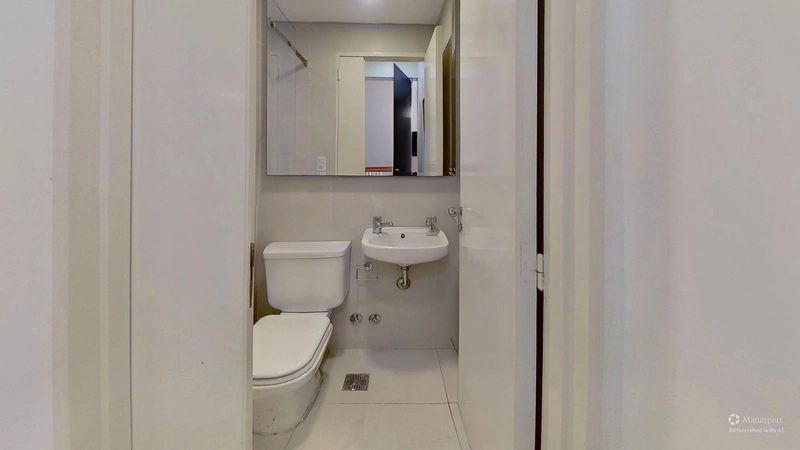 Bathroom-Defurnished (3).jpg