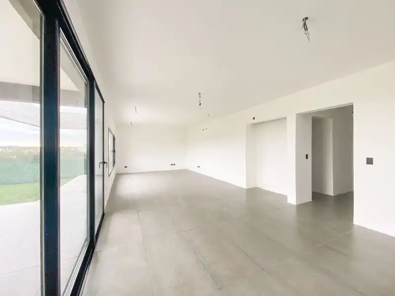 258178.jpg