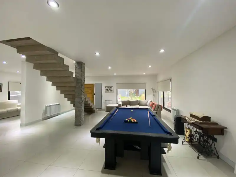 258328.jpg
