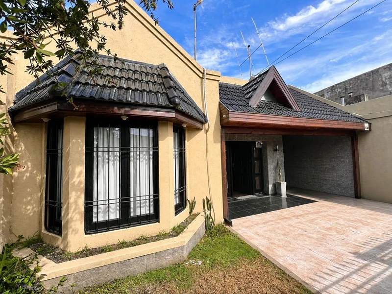 Casa en venta · Ituzaingó Norte, Ituzaingó, GBA Oeste, Provincia de Buenos Aires Casa en venta · Ituzaingó Norte, Ituzaingó, GBA Oeste, Provincia de Buenos Aires