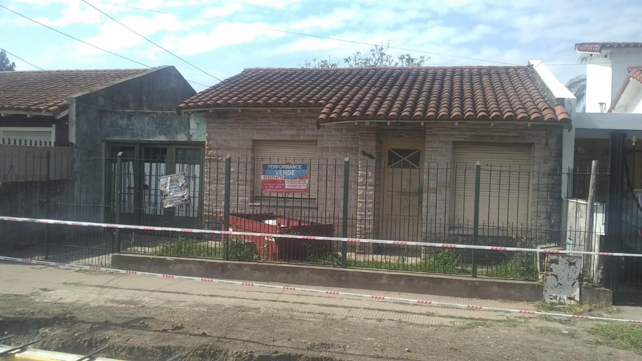 Casa en venta · Villa Luzuriaga, La Matanza, GBA Oeste, Provincia de Buenos Aires Casa en venta · Villa Luzuriaga, La Matanza, GBA Oeste, Provincia de Buenos Aires