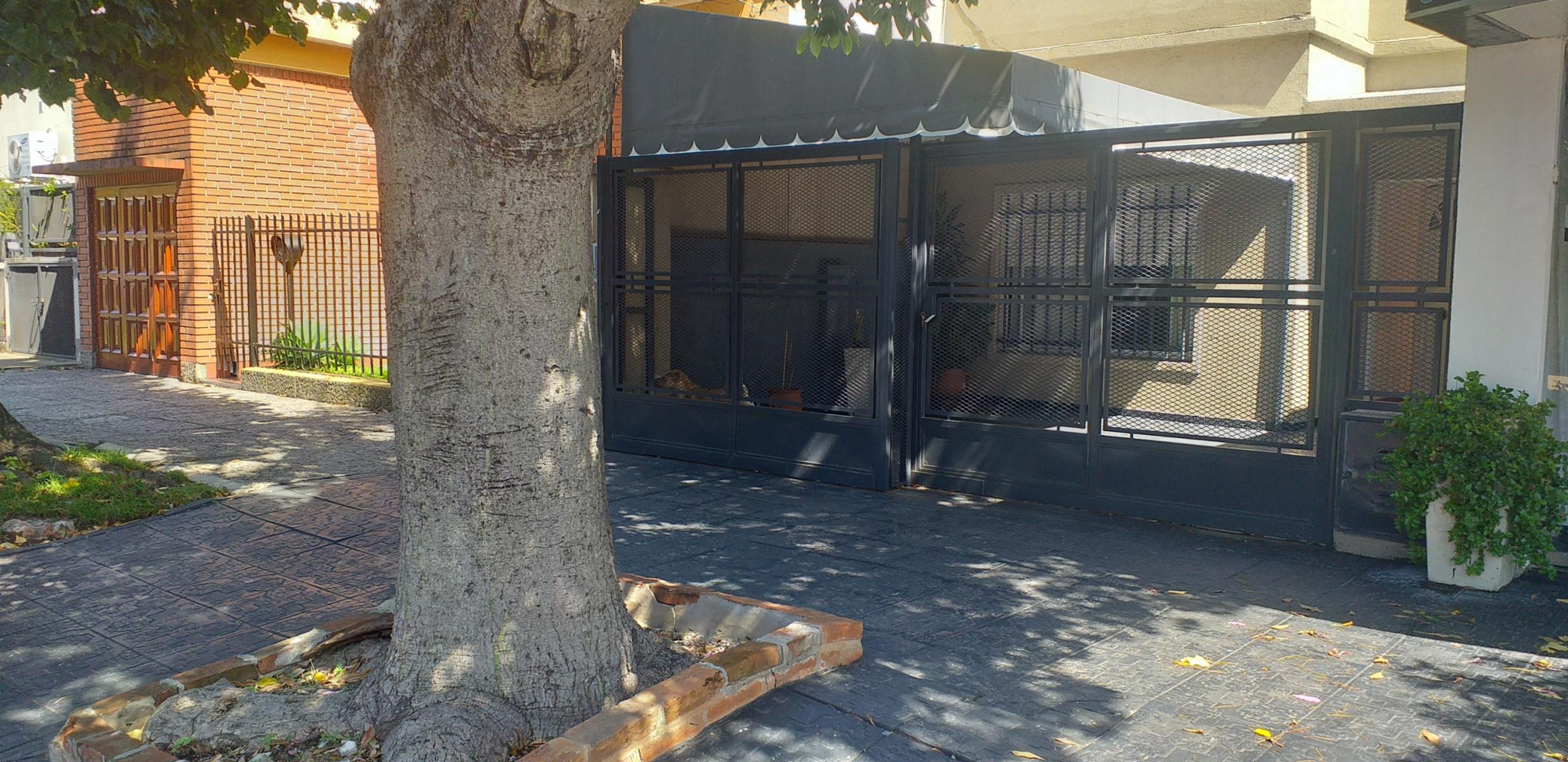Casa en venta · Villa Luzuriaga, La Matanza, GBA Oeste, Provincia de Buenos Aires Casa en venta · Villa Luzuriaga, La Matanza, GBA Oeste, Provincia de Buenos Aires