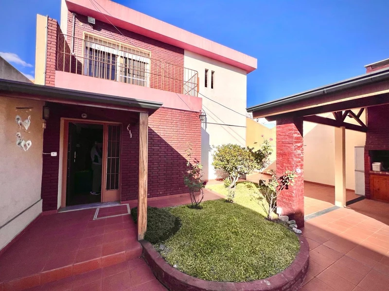 Casa en venta · Castelar, Morón, GBA Oeste, Provincia de Buenos Aires