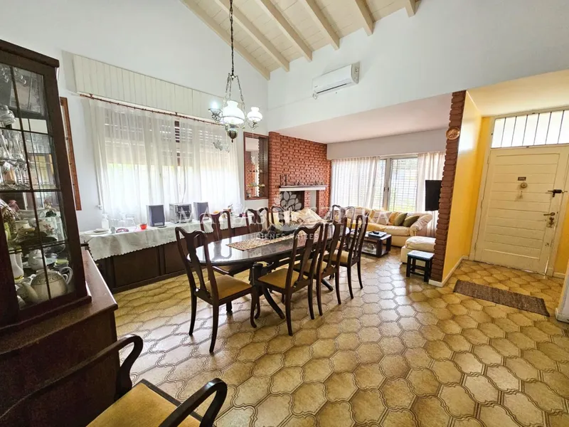 Casa en venta · Castelar Sur, Castelar, Morón, GBA Oeste, Provincia de Buenos Aires